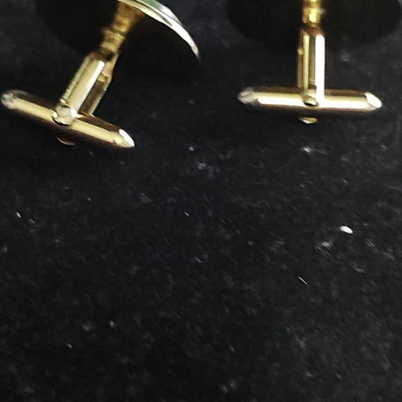 Medium Light Green Cufflinks - Picture 5 of 10